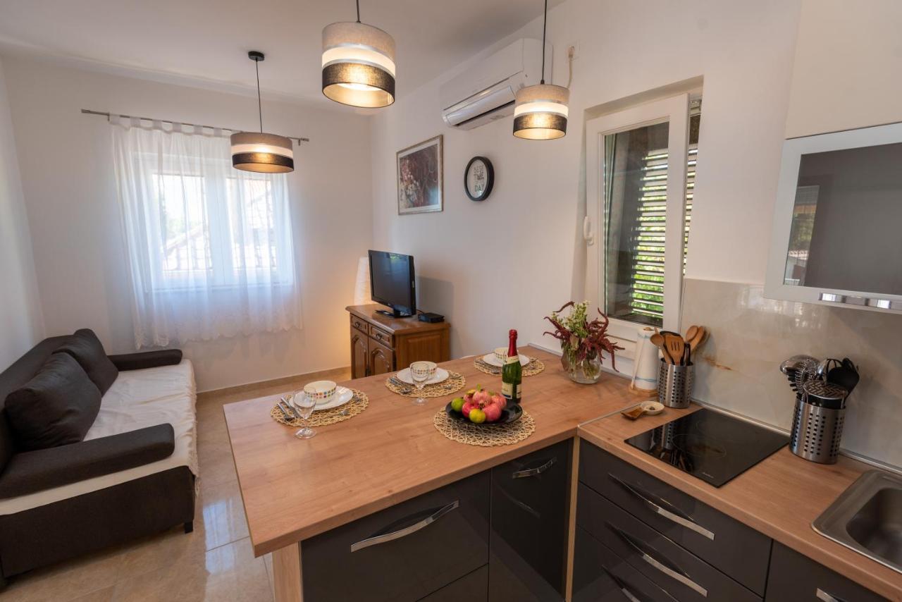 Apartman Tribunj Tribalj Buitenkant foto