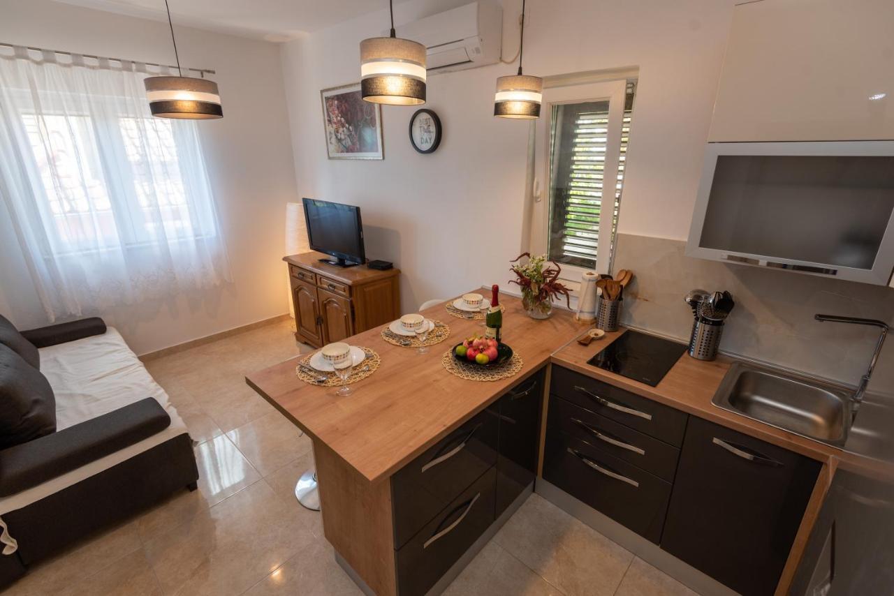 Apartman Tribunj Tribalj Buitenkant foto
