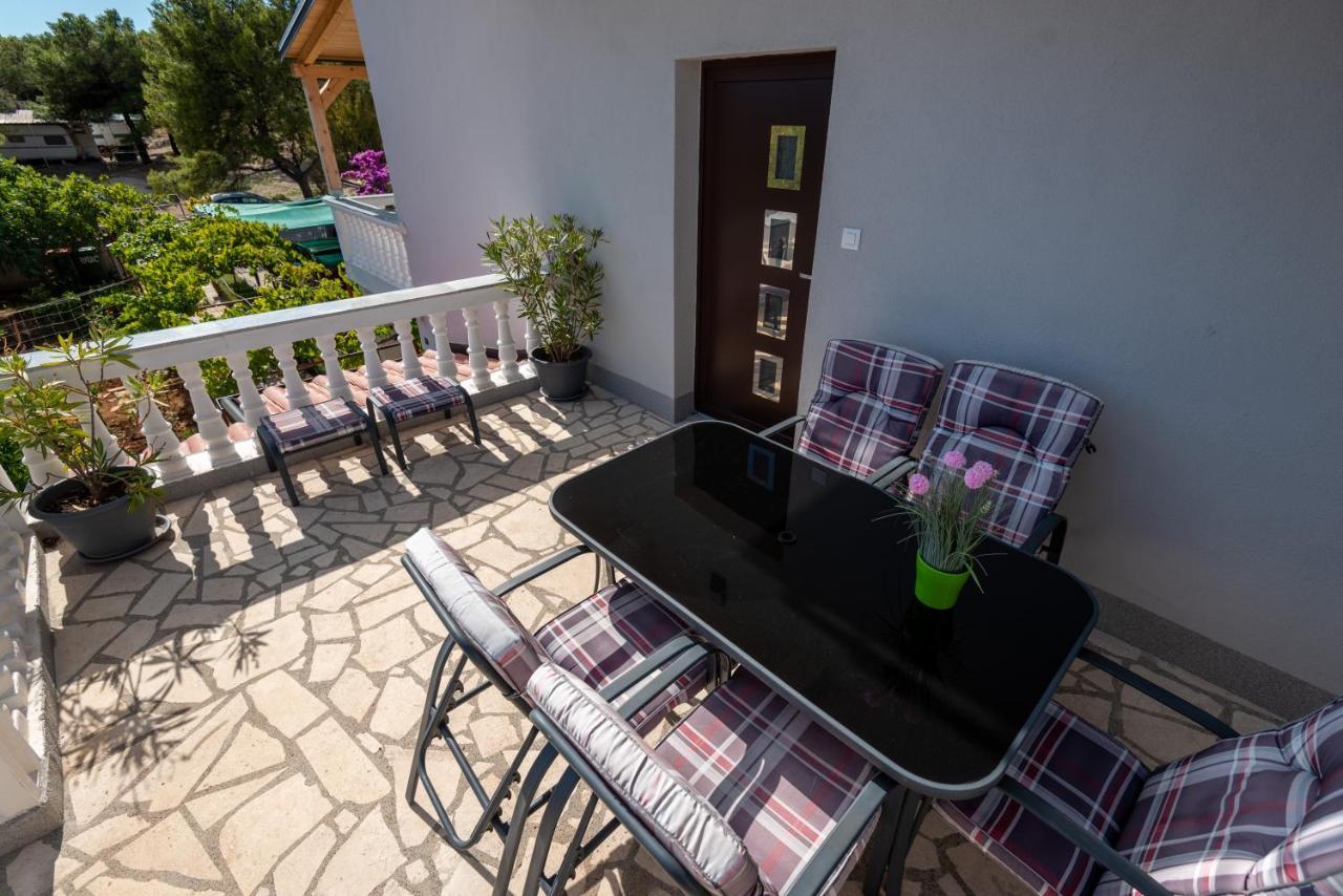 Apartman Tribunj Tribalj Buitenkant foto